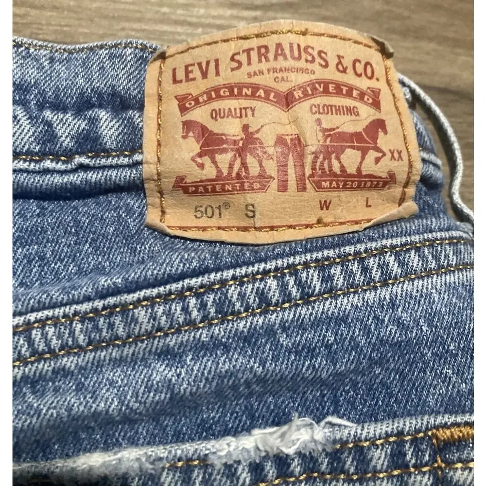 Levi's 501 Women's Jeans Medium Wash Button Fly Size 31x28 High Rise Boho Slim